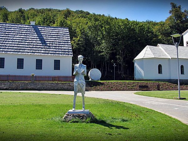 Učenici 4.a razreda posjetili Memorijalni centar “Nikola Tesla” u Smiljanu